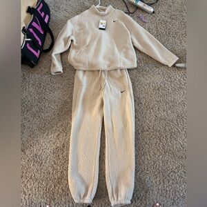 Nike Women's Beige Fleece sweatpants set